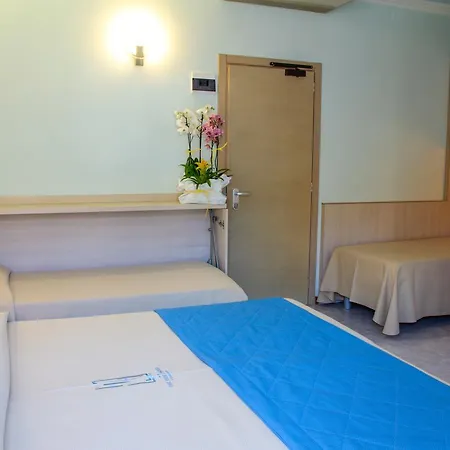 Hollywood***s 3* Лидо-ди-Езоло