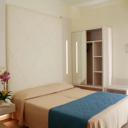 Hollywood***s Лидо-ди-Езоло