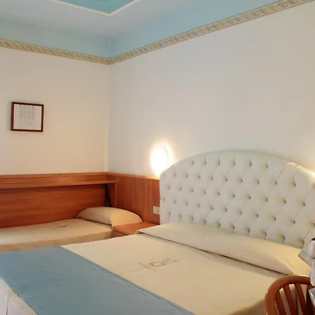 Hollywood***s Отель