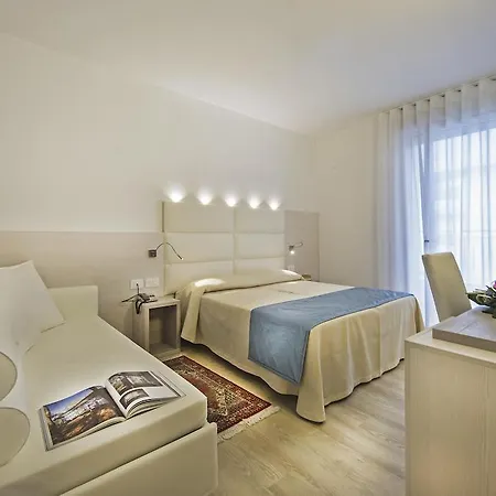 Отель Hollywood***s 3*