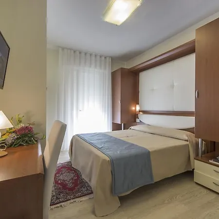 Hollywood***s Hotel Lido di Jesolo